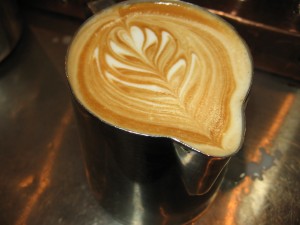 咖啡拉花的小技巧  学会做好一杯意式咖啡的唯美拉花