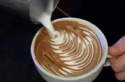 打奶泡指南  要做好一杯咖啡的拉花必须把奶泡打好