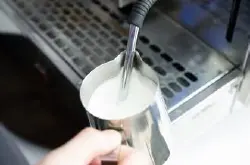 咖啡打奶泡温度一般多少为最合适？教你用手测打奶泡温度的技巧
