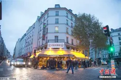 国外新闻最新报道：法国巴黎遇袭咖啡馆今日重新开业