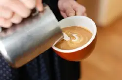 意式咖啡教程：详解拉花轮Vol.1 奶泡对咖啡拉花的7个影响
