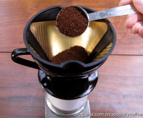 冲泡咖啡注意要点细节介绍：冲泡咖啡时，咖啡与水的比例