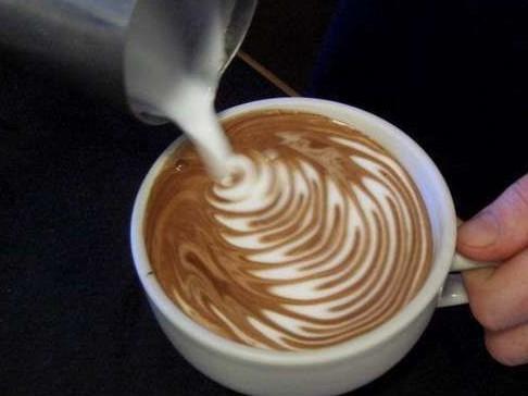 意式咖啡制作教程介绍：了解做咖啡时几个打奶泡的误区