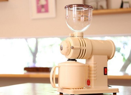 磨豆机小富士品牌介绍：小富士R-220鬼齿咖啡豆研磨磨豆机限量版