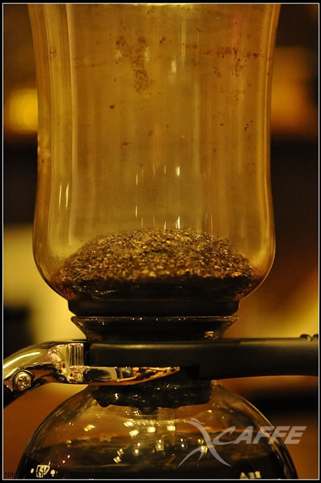 咖啡冲煮方式知识要点：使用虹吸壶的技巧和常见的误区解析介绍