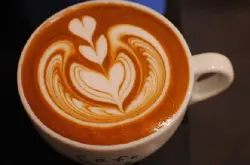 咖啡拉花技术：郁金香要怎么拉？郁金香咖啡拉花方法及奶泡制作