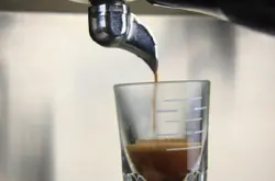 意式咖啡油脂的判定方法 颜色判定 掌握萃取出来咖啡的好坏