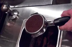 意式浓缩咖啡压粉力度多大？如何压平咖啡粉？Espresso制作方式