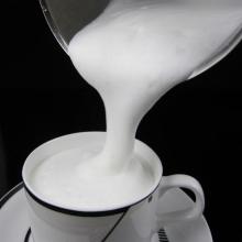 判断奶泡质量的4大标准 如何判断奶泡好坏 判断奶泡好坏的标准