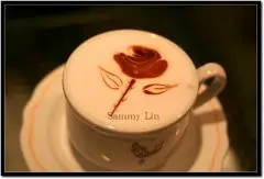 Sammy Lin咖啡拉花作品：玫瑰热巧