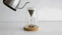 咖啡用品 MANUAL的设计很是干净简约