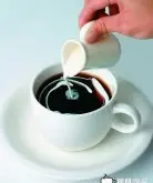 制作意式花式咖啡技术 如何给咖啡加奶
