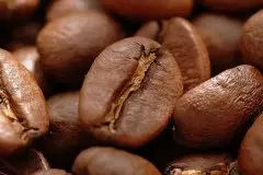 如何判断咖啡豆的新鮮度？有三个步骤：闻、看、剥