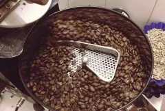 咖啡豆烘焙 2个原因造成咖啡豆成为出油豆