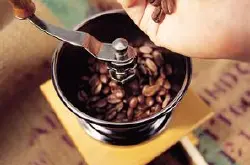 咖啡研磨机对比 手动与电动小磨豆机的区别