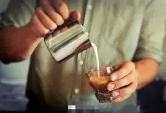 制作康宝蓝咖啡 花式咖啡制作技巧