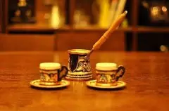 土耳其咖啡 使用铜制的长柄壶“伊碧可”
