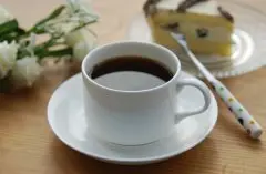 美式咖啡简单介绍 一是滴滤式咖啡，二是加水咖啡