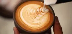意式咖啡机制作奶泡教学 如何打好一缸奶泡？