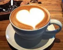 意式拿铁咖啡：咖啡与牛奶交融的极致之作