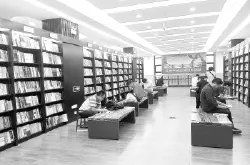 电商冲击催生“书店+”模式 实体书店都快成了咖啡休闲店