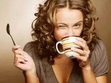 你不得不知的喝咖啡礼节 怎样拿咖啡杯？