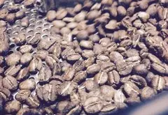咖啡豆的干处理（天然全日晒法）、湿处理（水洗发酵法）、半水洗