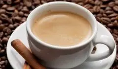 让咖啡奶香四溢的秘诀 鲜奶油的做法 鲜奶油 咖啡 制作鲜奶油咖啡