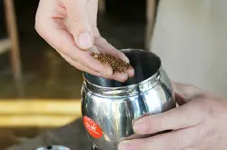 如何用摩卡壶制作精品咖啡？