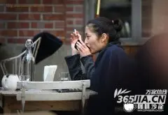 荷兰近一半的咖啡店和酒吧仍允许客人吸烟