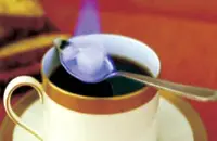 日式手冲咖啡步骤图解-法兰绒和v60冲咖啡壶使用方法