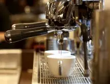 咖啡机的保养和维护：如何清理水垢和油垢处理