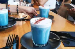 来自墨尔本咖啡厅的蓝色小精灵，健康又美味蓝色拿铁