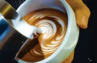 赏心悦目的咖啡拉花图案，经过了几代咖啡人不断的钻研创造？