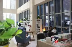 苏州科技城医院设图书馆 清新优雅犹如咖啡馆