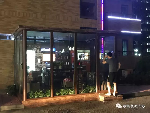 全球首家无人咖啡店亮相北京，两小时卖了280元还有搞头吗？