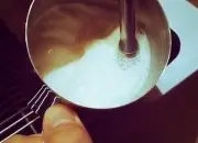 打奶泡器的正确方法 ESPRESSO咖啡机打奶泡技巧教学图解