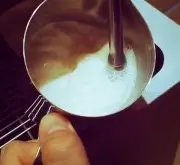打奶泡器的正确方法 ESPRESSO咖啡机打奶泡技巧教学图解