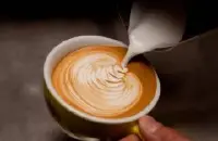 咖啡师必备之咖啡机打奶泡技巧-从历史渊源到牛奶特性手把手教程