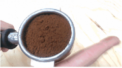 意式咖啡制作教学 -研磨、填压、萃取和蒸奶 正宗意式咖啡怎么做