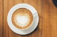 咖啡拉花奶泡为何无法与咖啡融合?咖啡拉花牛奶融合很差怎么破？