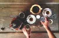 咖啡爱好者们，咖啡杯的材质、尺寸与颜色选择都有讲究哦～