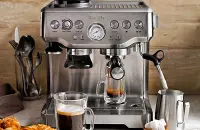 如何选购适合自己的咖啡机-全自动与半自动意式咖啡机的区别