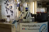 战斗民族机器人咖啡师亮相！双臂一次搞定两杯！将于莫斯科上岗