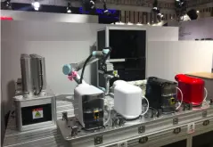 尝一杯机器人手冲的胶囊咖啡 世界智能制造大会在南京开展