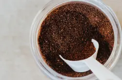 预磨咖啡粉与新鲜研磨的区别哪个更好？现磨咖啡风味特点是什么