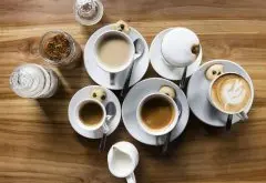 维也纳咖啡价格怎样 康宝蓝特浓咖啡正确喝法 法国牛奶咖啡怎么加