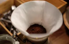手冲咖啡所需要的滤纸 纸质滤纸与永久过滤器哪一个好对风味影响