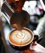 咖啡拉花经验分享咖啡拉花手法摆动改正 CreatistaPlus咖啡机价格