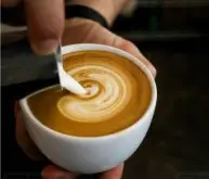 咖啡拉花融合后不出图 奶泡和咖啡融合不好 做咖啡怎么练好融合	